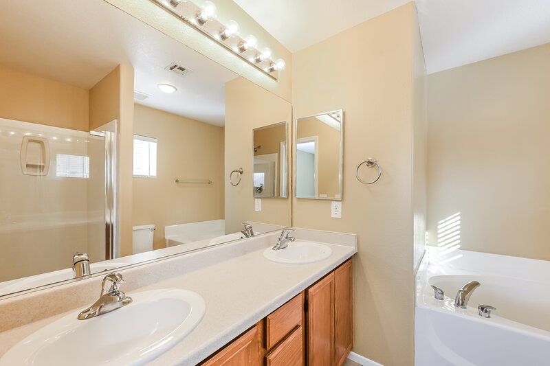 1,885/Mo, 8264 Wuthering Heights Ave Las Vegas, NV 89113 Main Bathroom View