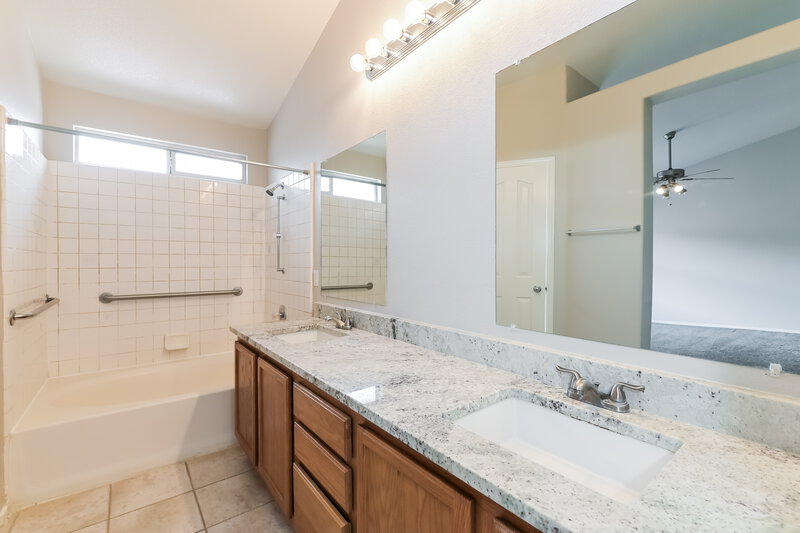 2,335/Mo, 245 Marks St Henderson, NV 89074 Main Bathroom View