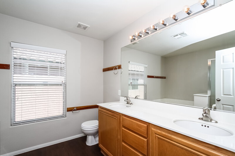 2,285/Mo, 6225 W Haleh Ave Las Vegas, NV 89141 Bathroom View 2