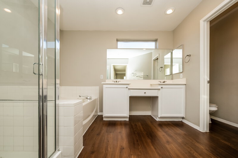 2,175/Mo, 9121 Starling Wing Pl Las Vegas, NV 89143 Main Bathroom View