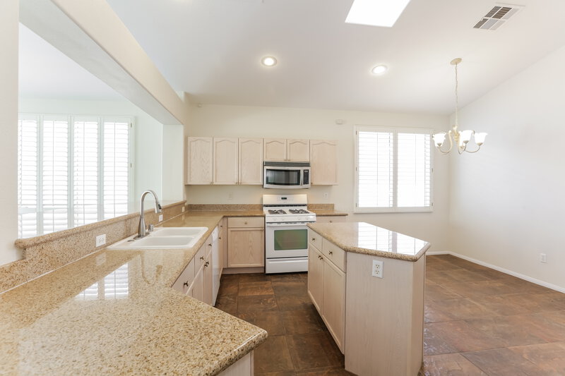 2,220/Mo, 45 Pangloss St Henderson, NV 89002 Kitchen View