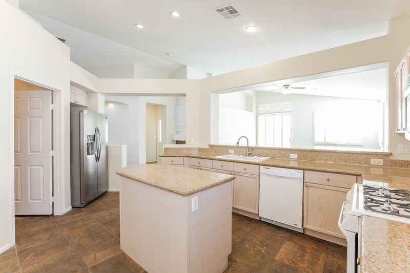 2,220/Mo, 45 Pangloss St Henderson, NV 89002 Kitchen View 2