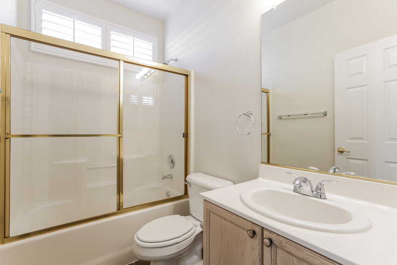 2,220/Mo, 45 Pangloss St Henderson, NV 89002 Bathroom View