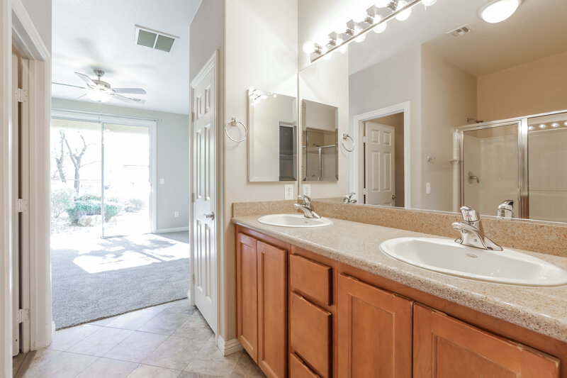 1,875/Mo, 10223 Villa Arceno Ave Las Vegas, NV 89135 Main Bathroom View