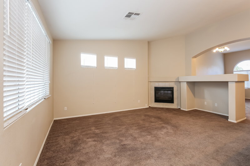 2,330/Mo, 5991 Halehaven Dr Las Vegas, NV 89110 Dining Room View 2