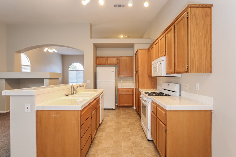 2,330/Mo, 5991 Halehaven Dr Las Vegas, NV 89110 Kitchen View