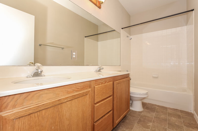 2,330/Mo, 5991 Halehaven Dr Las Vegas, NV 89110 Bathroom View