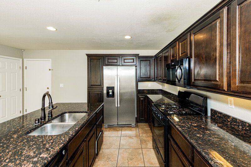 2,245/Mo, 5973 Alington Bend Dr Las Vegas, NV 89139 Kitchen View