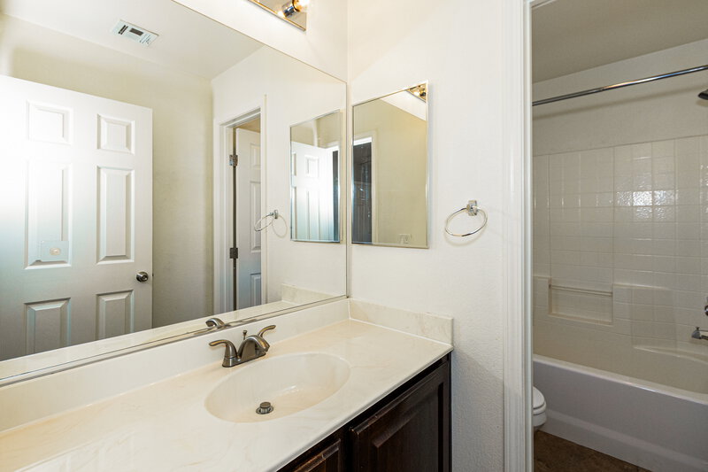 2,245/Mo, 5973 Alington Bend Dr Las Vegas, NV 89139 Bathroom View 2
