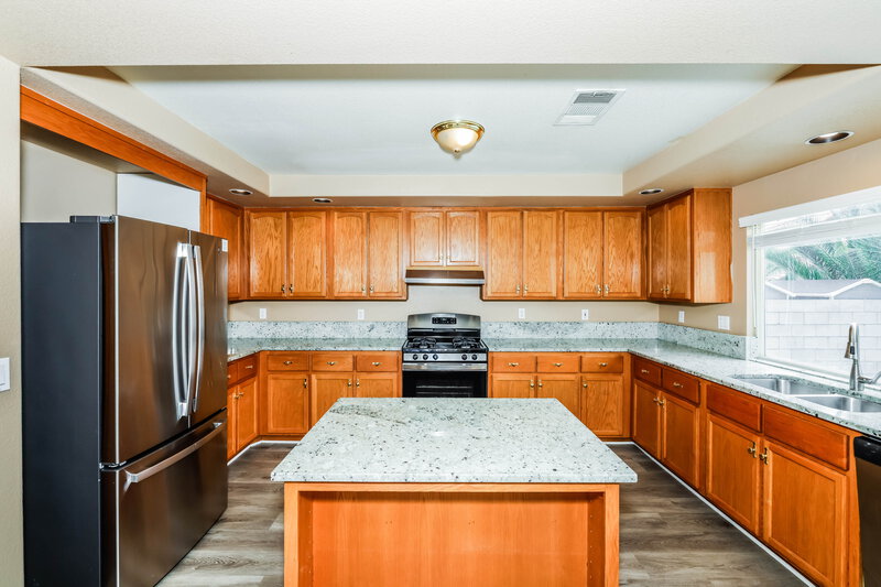 2,925/Mo, 5136 Marsh Butte St Las Vegas, NV 89148 Kitchen View