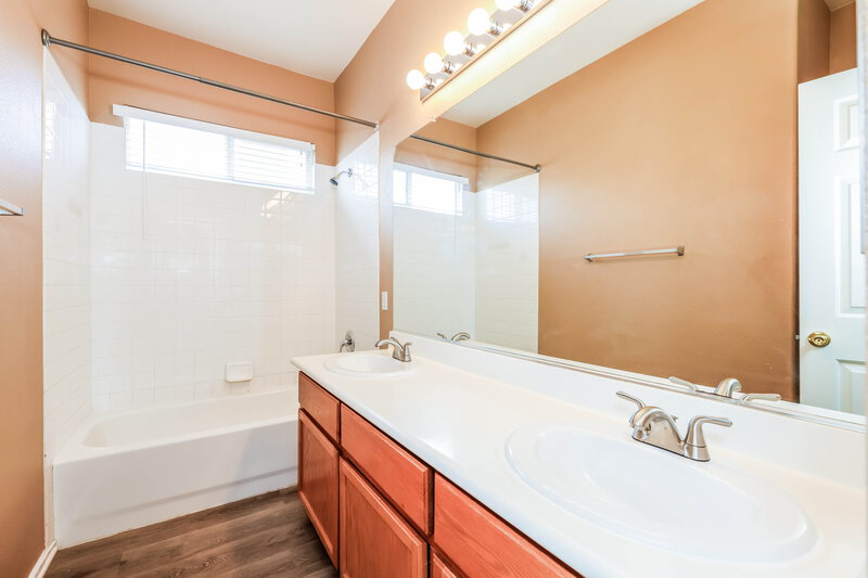 2,925/Mo, 5136 Marsh Butte St Las Vegas, NV 89148 Bathroom View