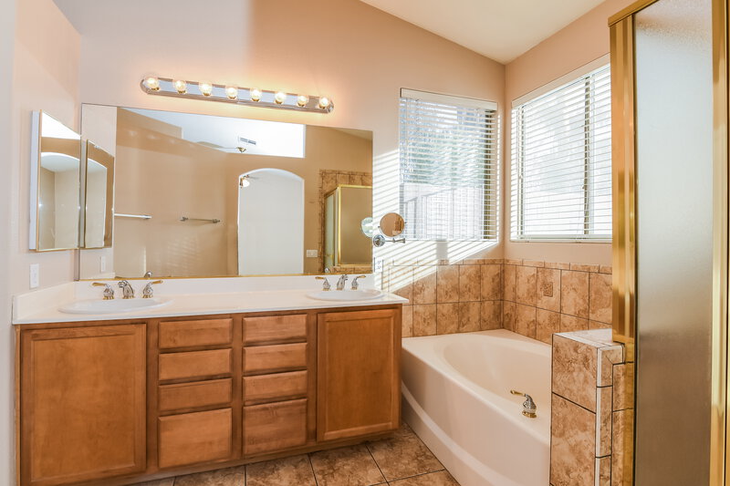 2,160/Mo, 8932 Shale Valley St Las Vegas, NV 89123 Main Bathroom View