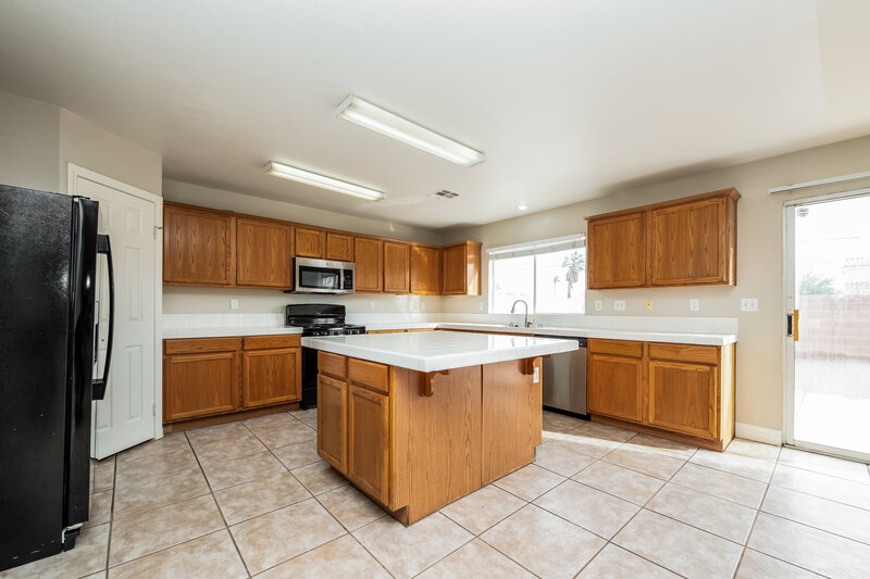 3,060/Mo, 4846 Little Cayman St North Las Vegas, NV 89031 Kitchen View
