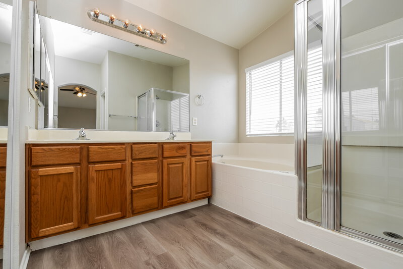 3,060/Mo, 4846 Little Cayman St North Las Vegas, NV 89031 Main Bathroom View 2