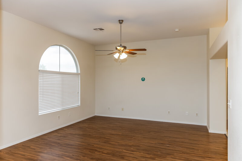 1,900/Mo, 462 Opal Dr Henderson, NV 89015 Living Room View 3