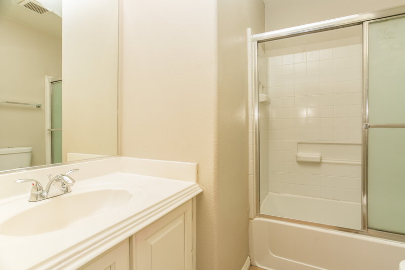 1,620/Mo, 5504 High Wager Way Unit 103 Las Vegas, NV 89122 Bathroom View