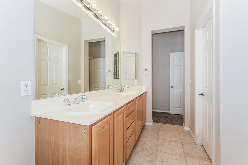 2,130/Mo, 7928 Villa Salsa Ave Las Vegas, NV 89131 Main Bathroom View