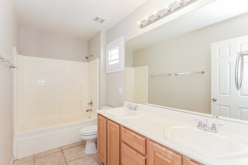 2,130/Mo, 7928 Villa Salsa Ave Las Vegas, NV 89131 Bathroom View
