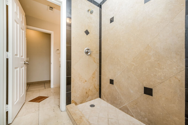 0/Mo, 1532 Helen Belle Dr Las Vegas, NV 89110 Bathroom View 2