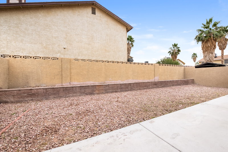 0/Mo, 1532 Helen Belle Dr Las Vegas, NV 89110 Rear View