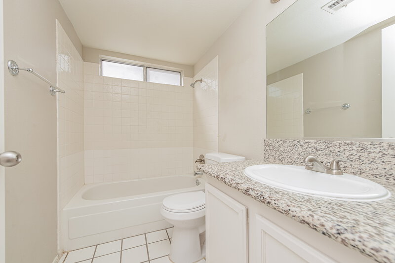 1,880/Mo, 4421 McBride Dr Las Vegas, NV 89108 Bathroom View