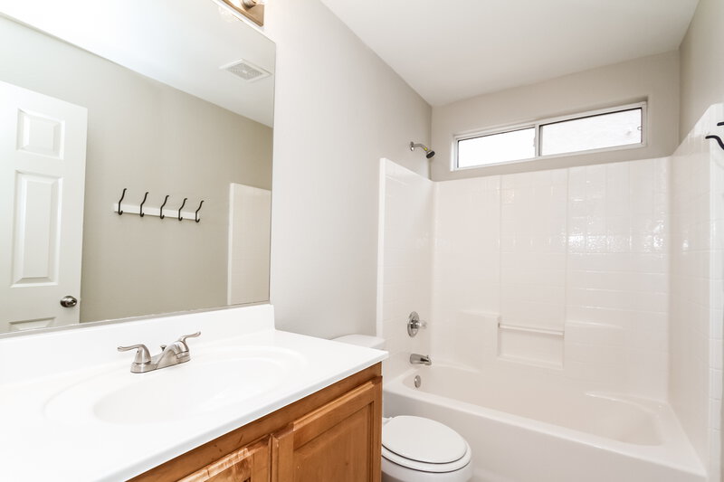 2,145/Mo, 7993 Twain Harte St Las Vegas, NV 89139 Bathroom View 2