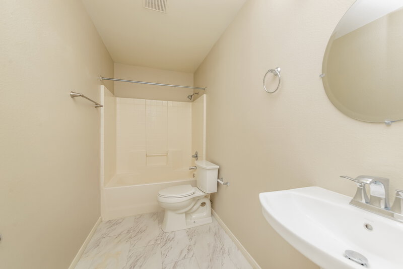 2,040/Mo, 8624 Majestic Pine Ave Las Vegas, NV 89143 Bathroom View