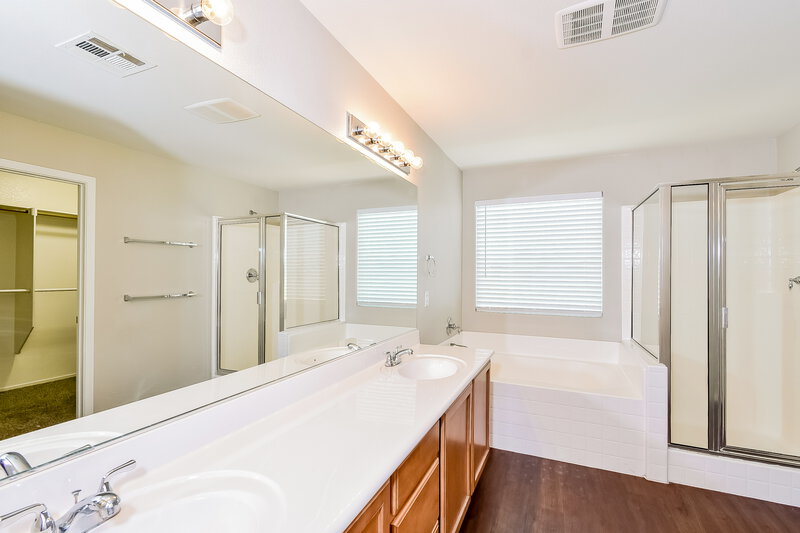 2,250/Mo, 7112 Mercurio Ave Las Vegas, NV 89131 Main Bathroom View