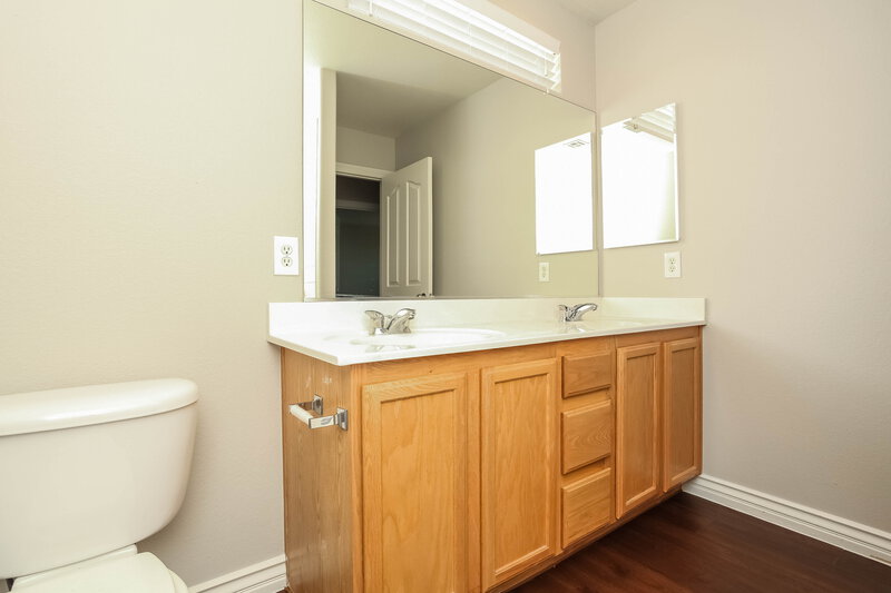 3,010/Mo, 7911 Hidden Village Ave Las Vegas, NV 89131 Bathroom View 2
