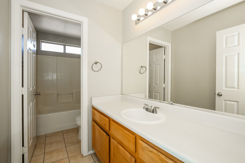 2,330/Mo, 3940 Camryn Holly St Las Vegas, NV 89129 Bathroom View