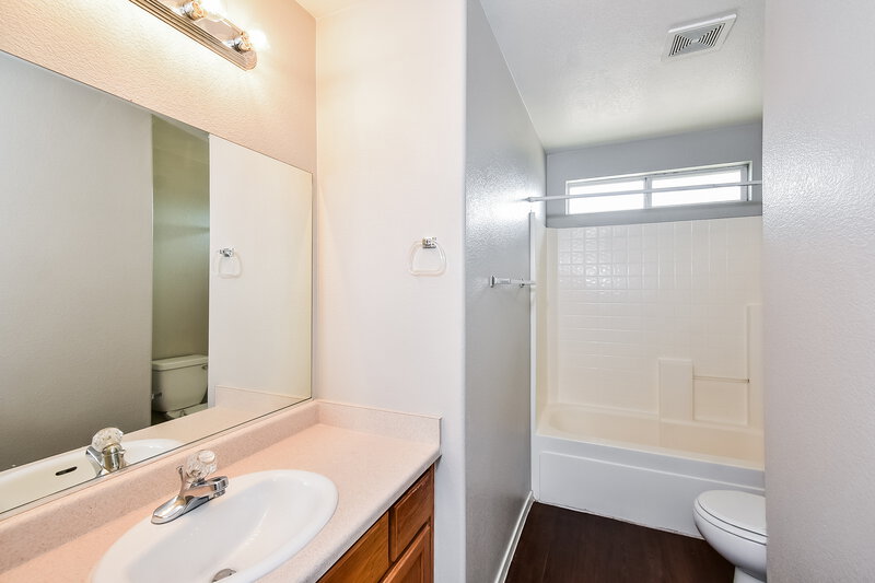 2,220/Mo, 1203 Emerald Stone Ave North Las Vegas, NV 89081 Bathroom View