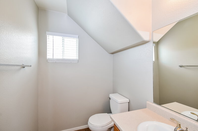 2,220/Mo, 1203 Emerald Stone Ave North Las Vegas, NV 89081 Bathroom View 2