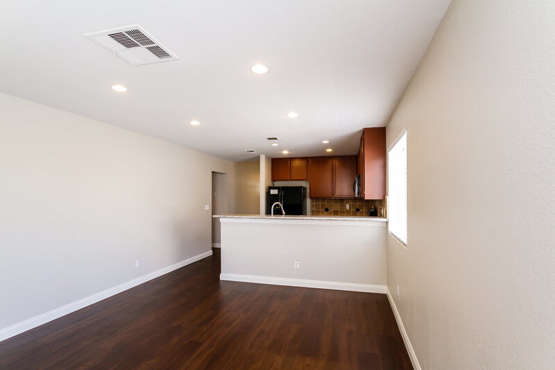 1,910/Mo, 4616 Belshire Dr Las Vegas, NV 89147 Dining Room View 2