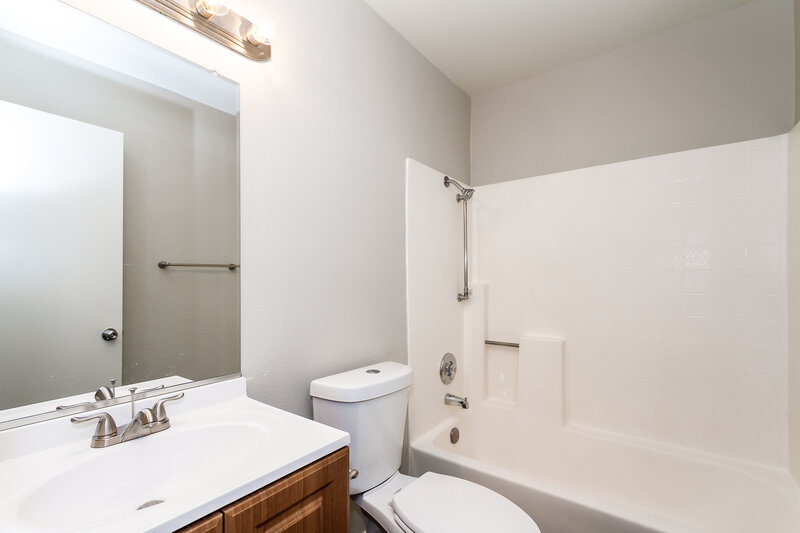 1,910/Mo, 4616 Belshire Dr Las Vegas, NV 89147 Bathroom View