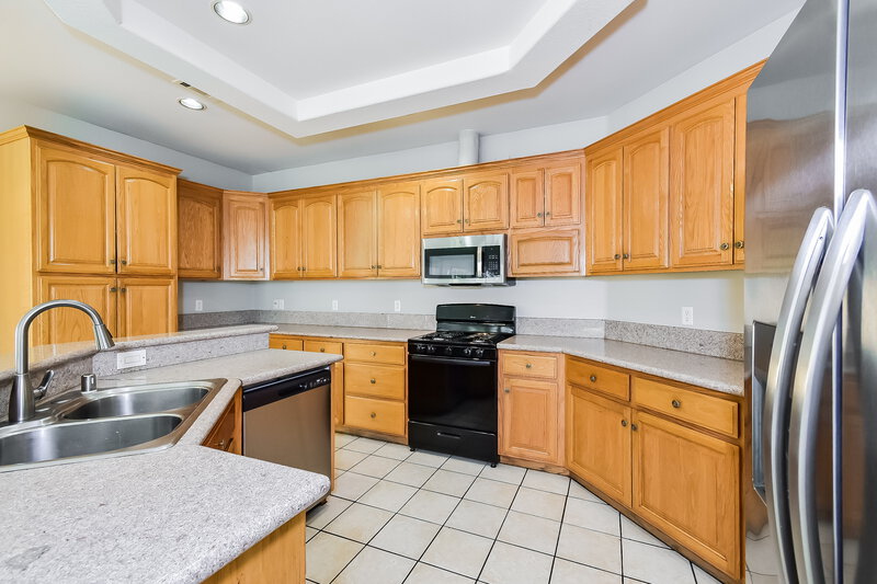4,450/Mo, 6228 Morning Vista Dr Las Vegas, NV 89110 Kitchen View 2