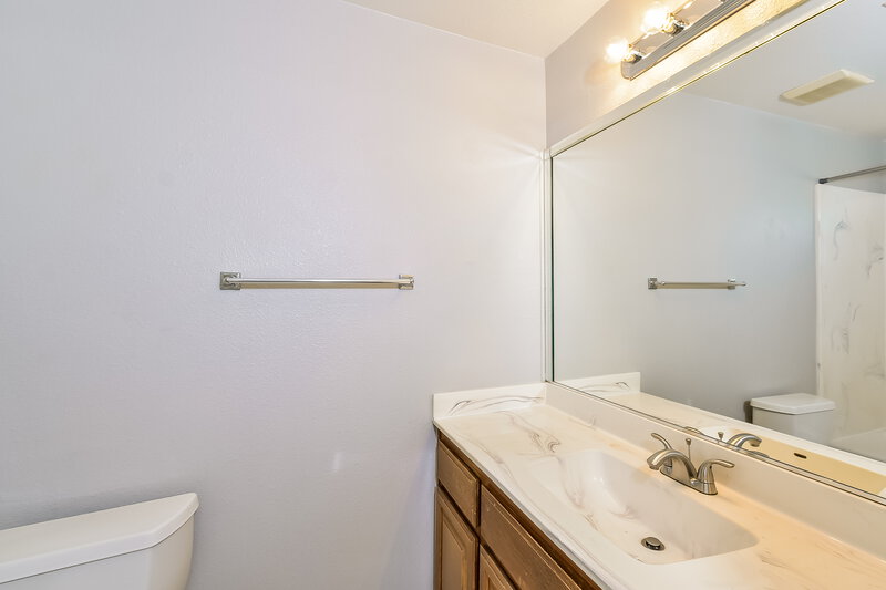 4,450/Mo, 6228 Morning Vista Dr Las Vegas, NV 89110 Bathroom View