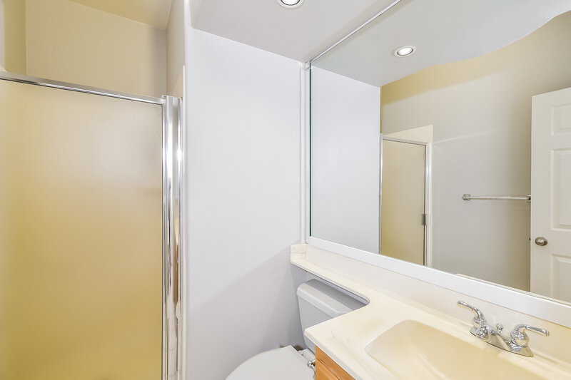 4,450/Mo, 6228 Morning Vista Dr Las Vegas, NV 89110 Bathroom View 2