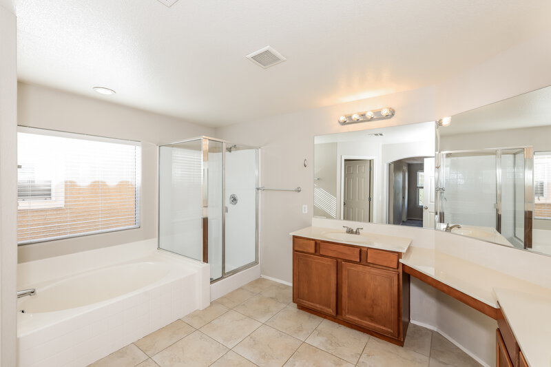 2,775/Mo, 132 Rolling Cove Ave Henderson, NV 89011 Main Bathroom View
