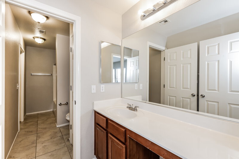 2,775/Mo, 132 Rolling Cove Ave Henderson, NV 89011 Bathroom View 2