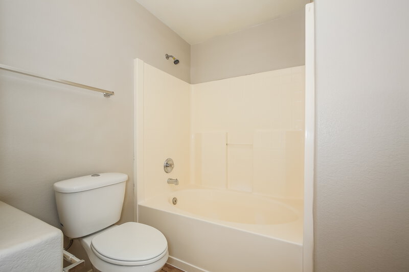 1,885/Mo, 5420 Pepperpike Ave Las Vegas, NV 89130 Bathroom View