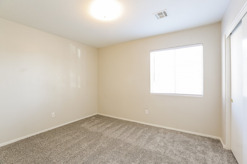 2,040/Mo, 5420 Pepperpike Ave Las Vegas, NV 89130 Bedroom View 3