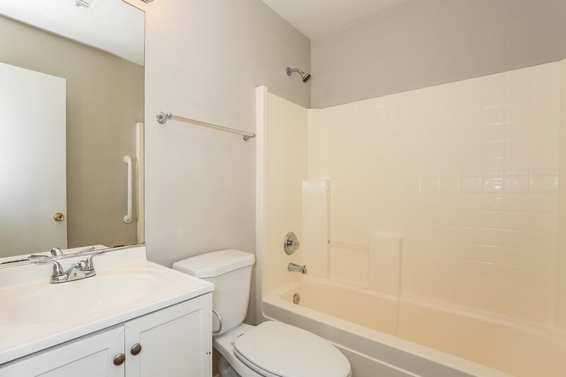 1,885/Mo, 5420 Pepperpike Ave Las Vegas, NV 89130 Bathroom View 2