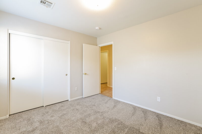 2,040/Mo, 5420 Pepperpike Ave Las Vegas, NV 89130 Bedroom View 4