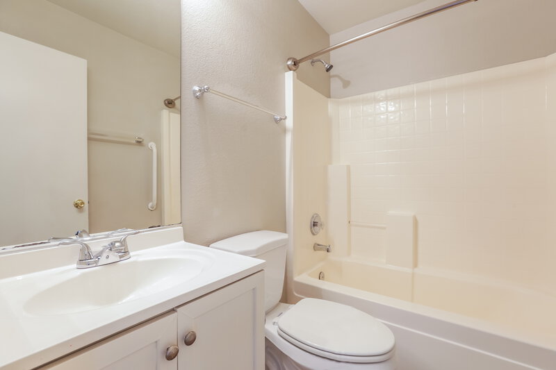 2,040/Mo, 5420 Pepperpike Ave Las Vegas, NV 89130 Bathroom View