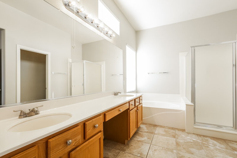 0/Mo, 5926 Garden Vista St Las Vegas, NV 89113 Main Bathroom View