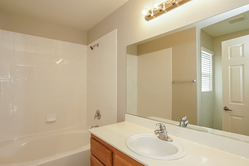 1,995/Mo, 7421 Catmint St Las Vegas, NV 89113 Bathroom View