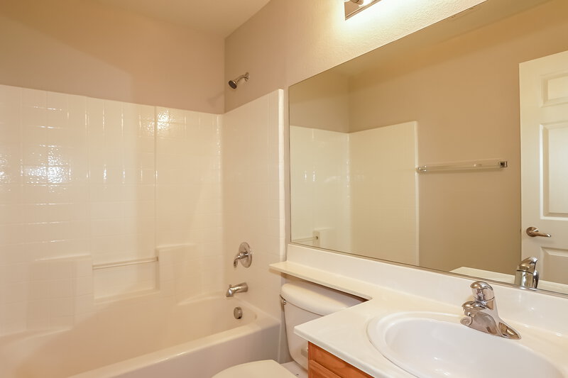 1,995/Mo, 7421 Catmint St Las Vegas, NV 89113 Bathroom View 2