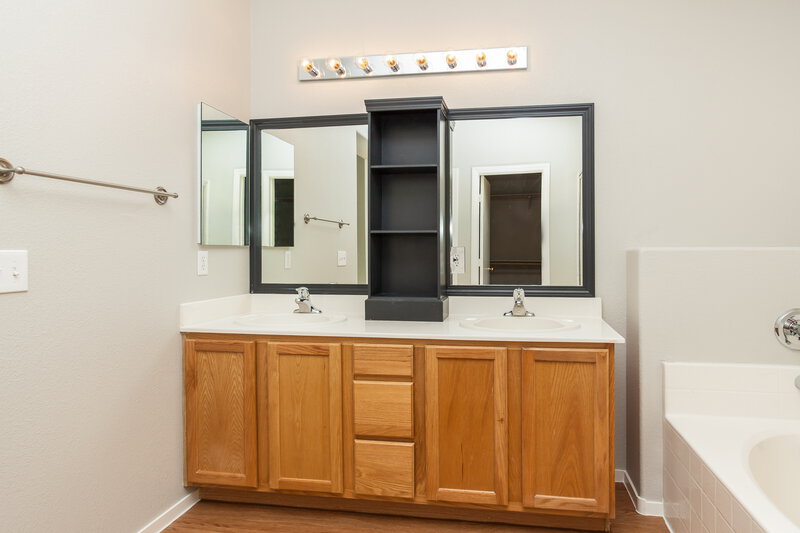 3,040/Mo, 3853 Hollycroft Dr North Las Vegas, NV 89081 Master Bathroom View