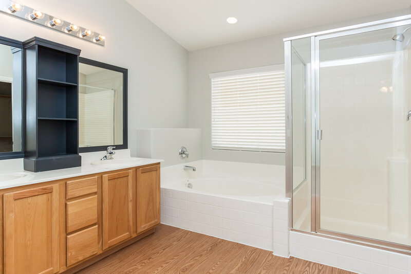 3,040/Mo, 3853 Hollycroft Dr North Las Vegas, NV 89081 Master Bathroom View 2