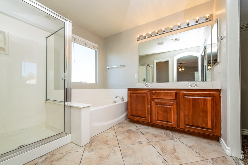 2,030/Mo, 516 Bruny Island Ave North Las Vegas, NV 89081 Main Bathroom View